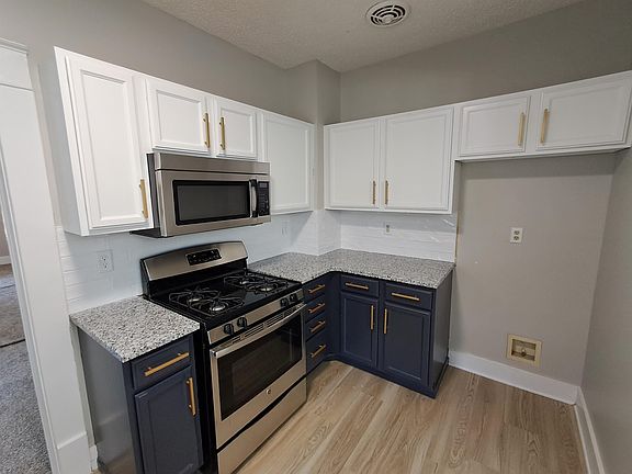 3rd image of 2260 N Woodland Ave