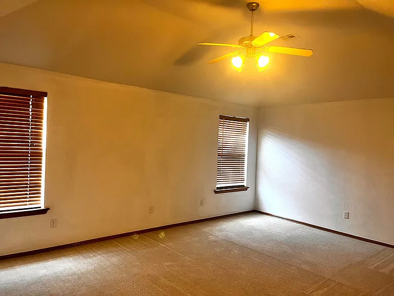 715 E Forest Court Ln — Photo 25