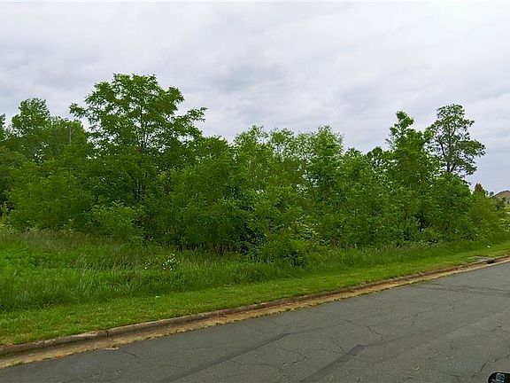 3rd image of 420 W Lake Trl