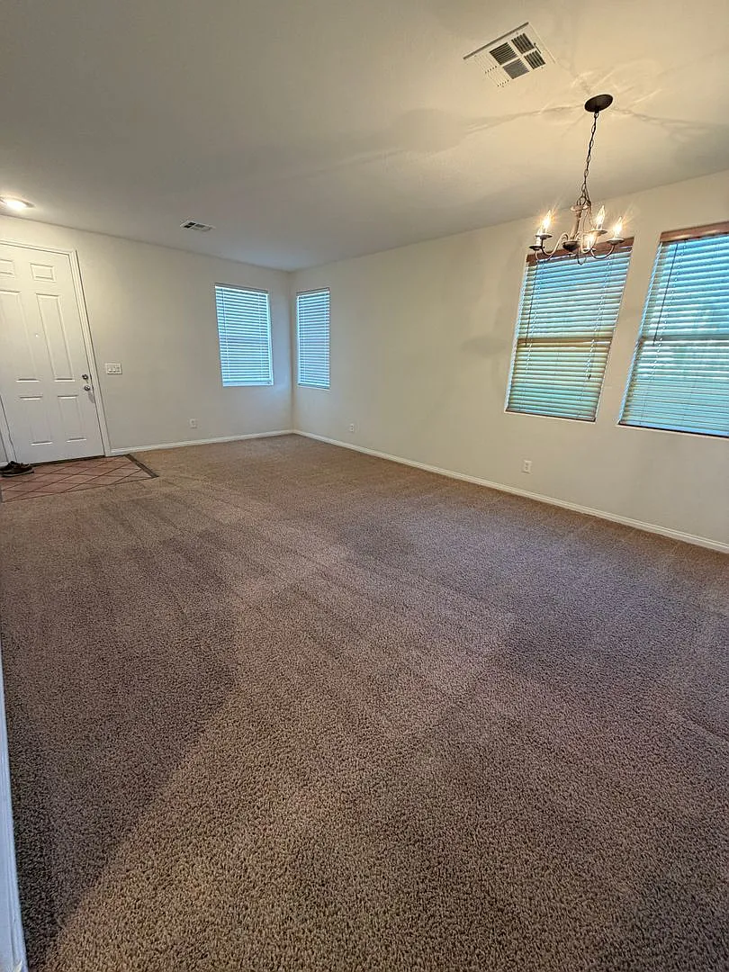 Americana Property Mgmt - Spacious 3 Beds + Den & Loft In A 2 Story Home In North Las Vegas. — Photo 3