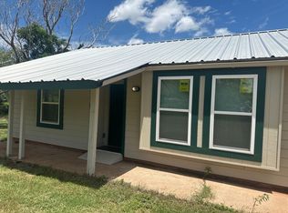 101 Seminole St, Tye, TX 79563