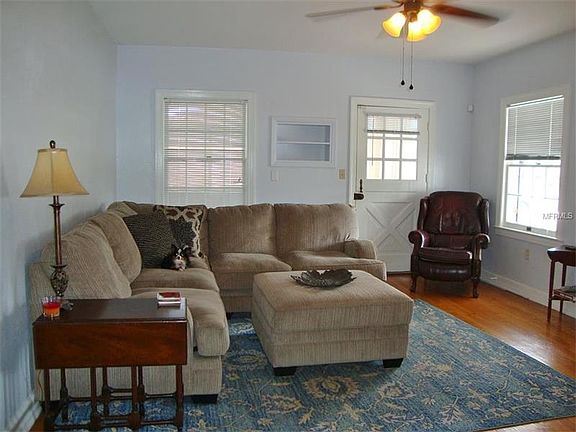 4th image of 413 E Bullard Ave