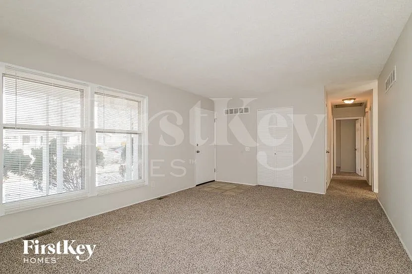 3 bed, 1.5 bath, 1025 sqft, $1,825 — Photo 4