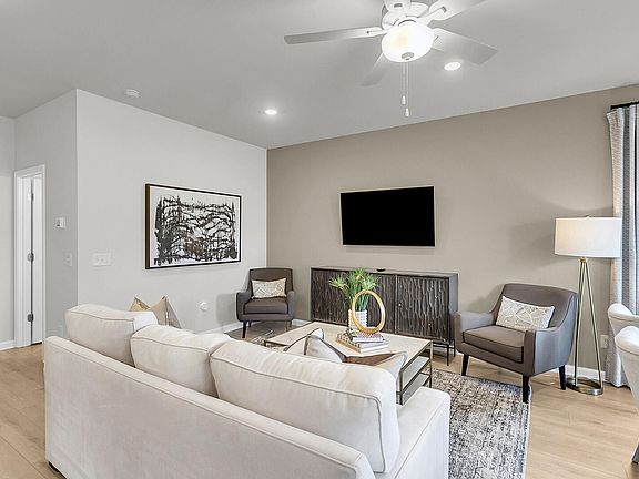 3rd image of 521 Oleary Cir