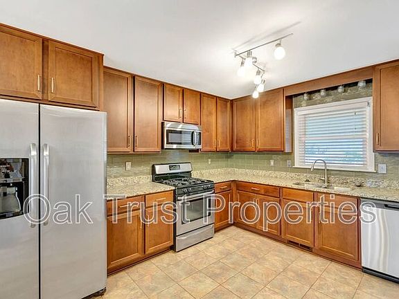 5th image of 4313 Helene Dr