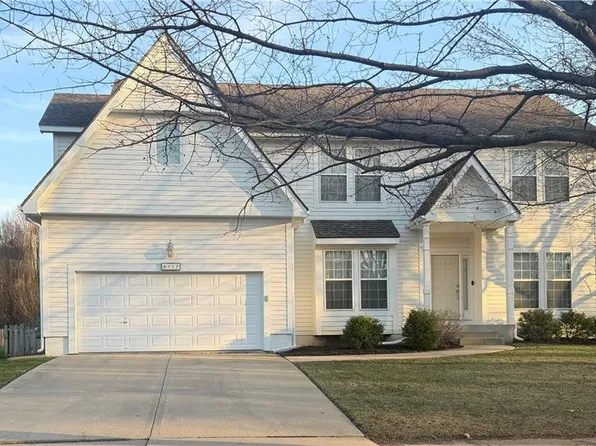 5117 W 158th St, Overland Park, KS 66224