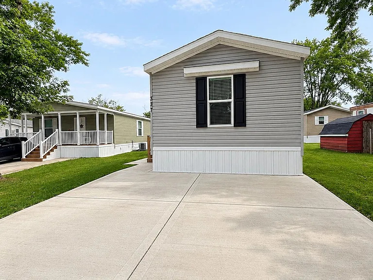 Oak Tree Village — Photo 8