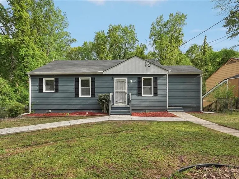 172 Meador Way SE — Photo 1