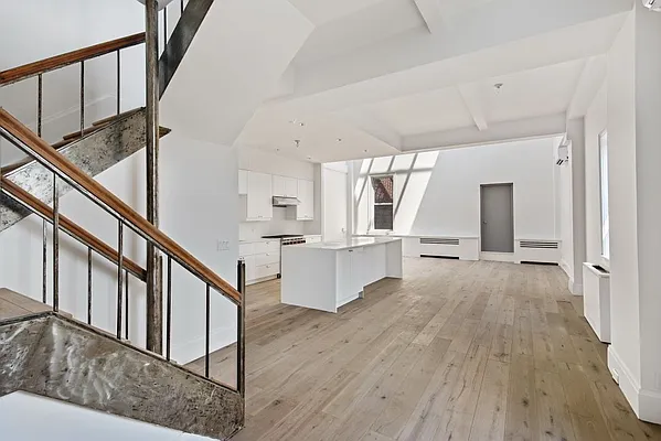 Rented by Status Capital, LLC | media 31