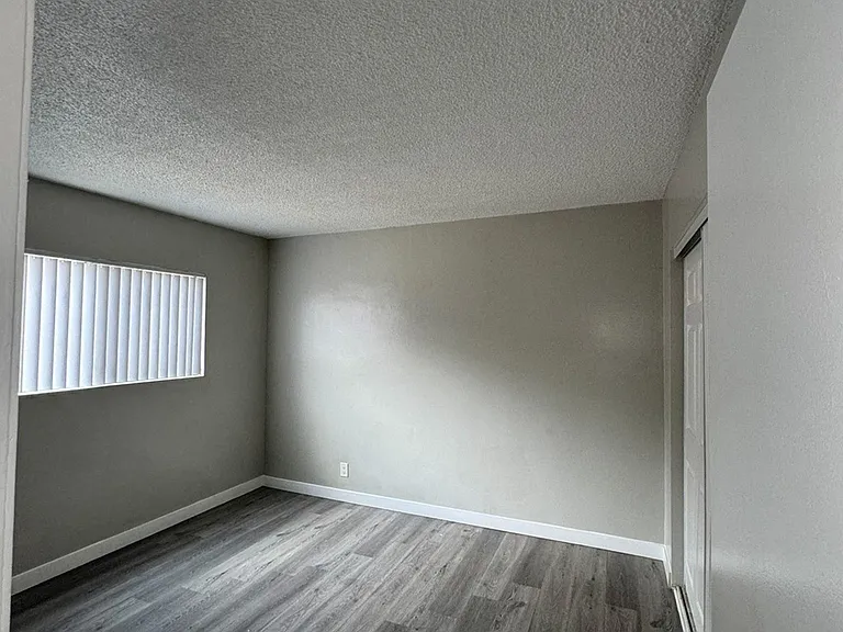 1864 Locust Ave — Photo 6
