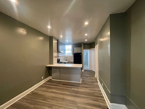 2nd image of 715 Leavenworth St APT 10