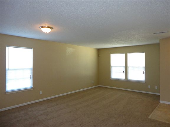 3rd image of 9232 Summerfield Dr