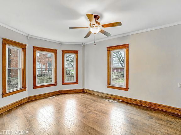 4th image of 551 S Rosewood Ave