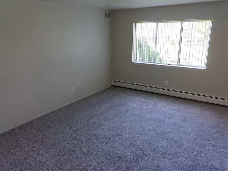 Golf Manor Apartments — Photo 15