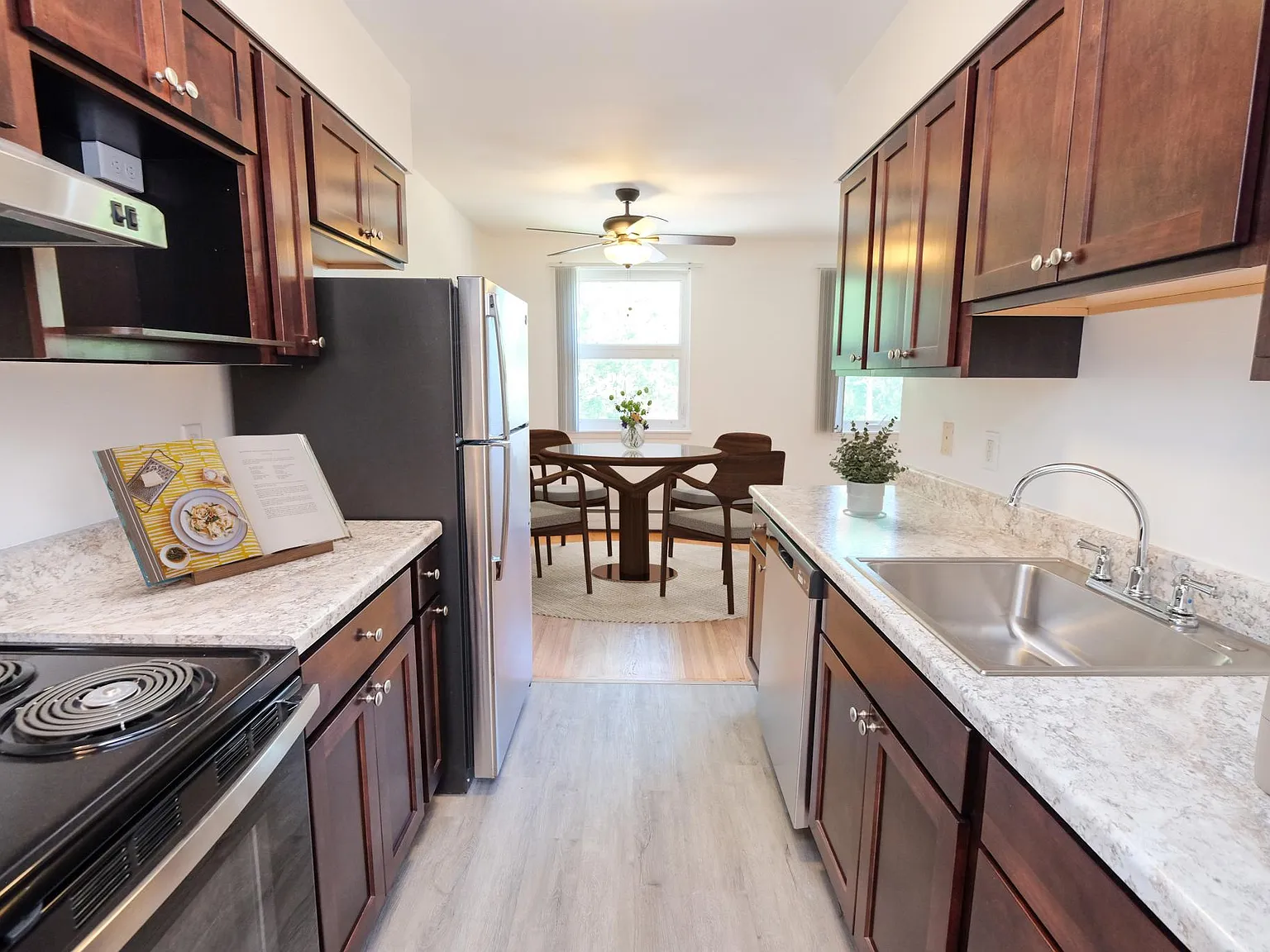Knollwood Estates — Photo 2