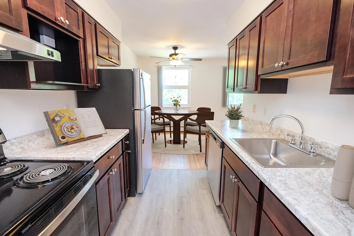 Building Photo - Knollwood Estates