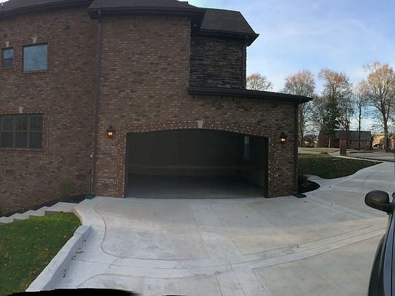 3rd image of 2572 Village Ct