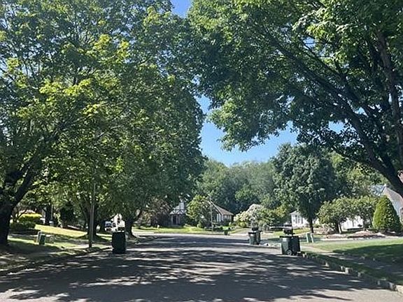 Exterior Neighborhood (street photo)
