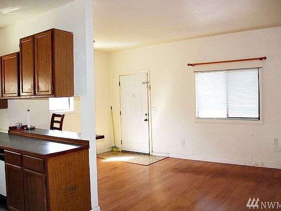 4th image of 529 N 103rd St