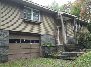 27 Pine Trl, Sand Lake, NY 12153