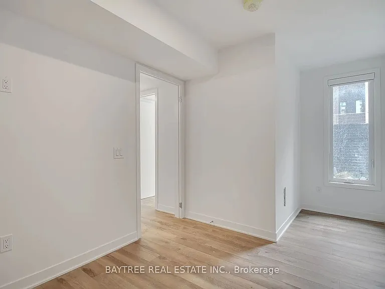 30 Ed Clark Gdns #Townhouse 4 — Photo 21