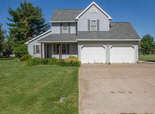 901 18th St, Viola, IL 61486