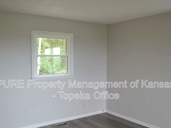 4th image of 1702 N 466th Rd