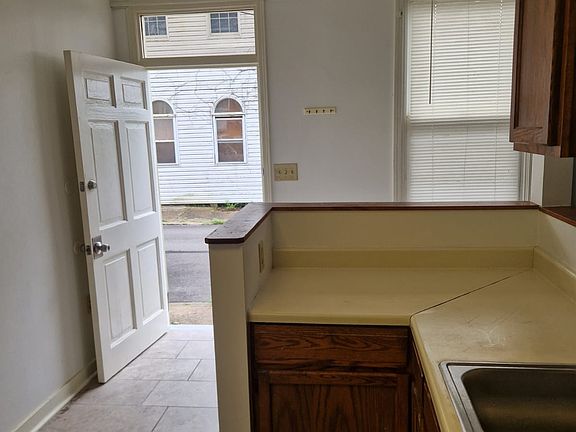 4th image of 868 Vista St #1