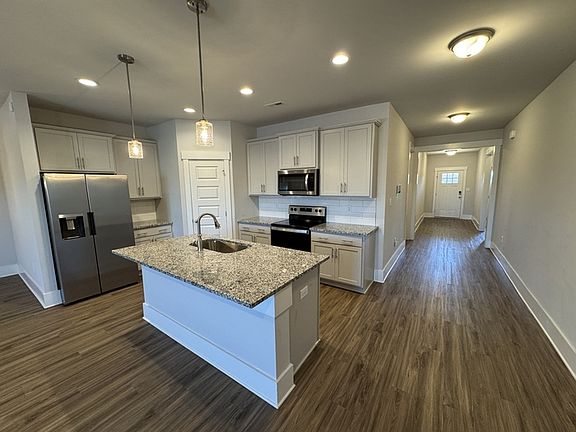 3rd image of 123 Heritage Lakes Blvd