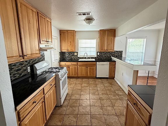 5th image of 1414 Cedar Crest Dr