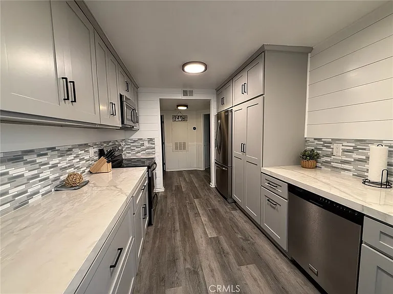 54 Corniche Dr #D — Photo 8