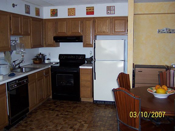 Eat-In Kitchen