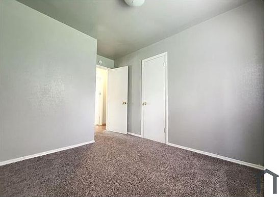 4th image of 1004 Holly Ln