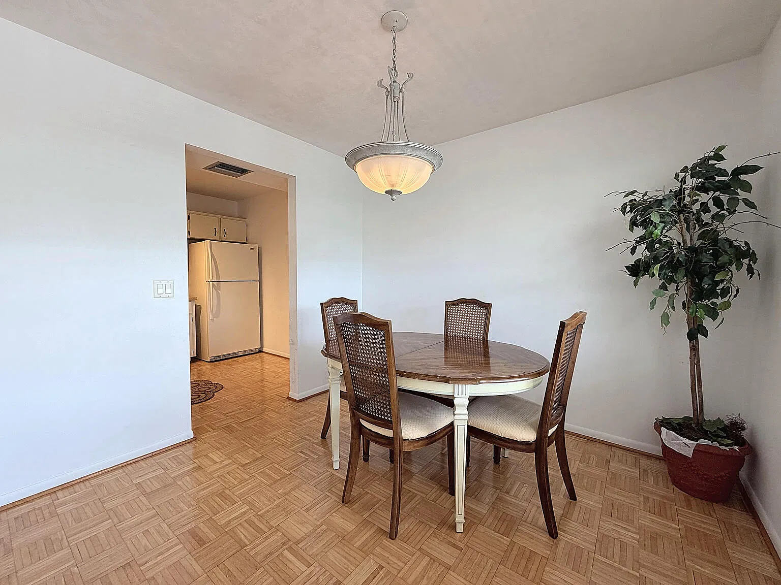 2 bed, 1.0 bath, 880 sqft, $2,100 — Photo 3