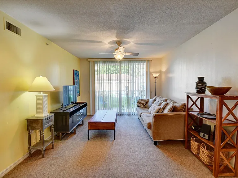 703 Villa Cir #703 — Photo 19