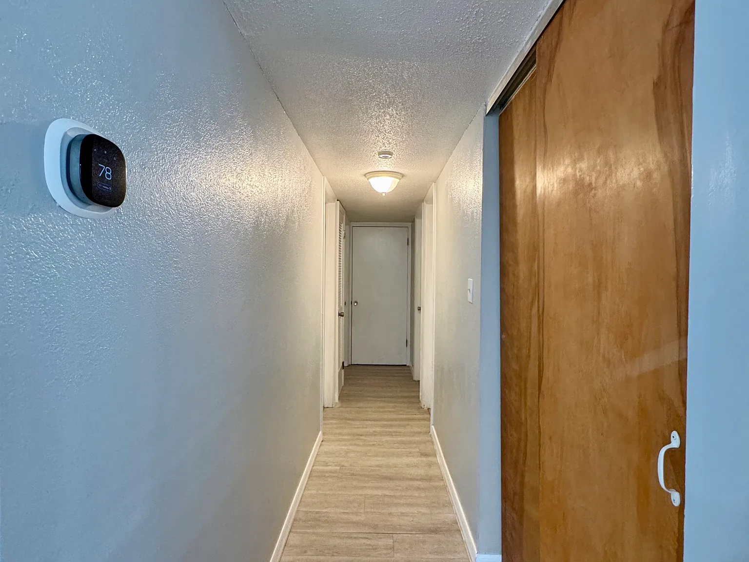 3 bed, 1.5 bath, 1007 sqft, $2,100 — Photo 4