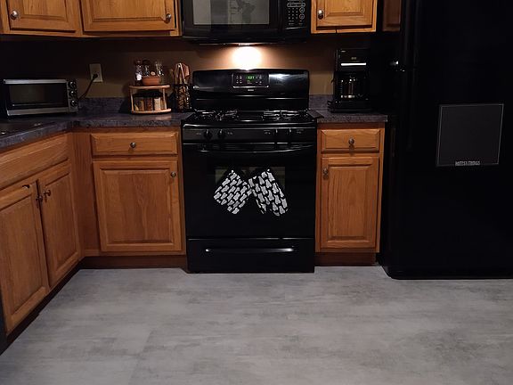 3rd image of 178 E Redrock Dr
