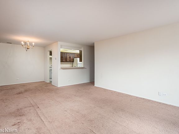 4th image of 907 Curtiss St APT 105