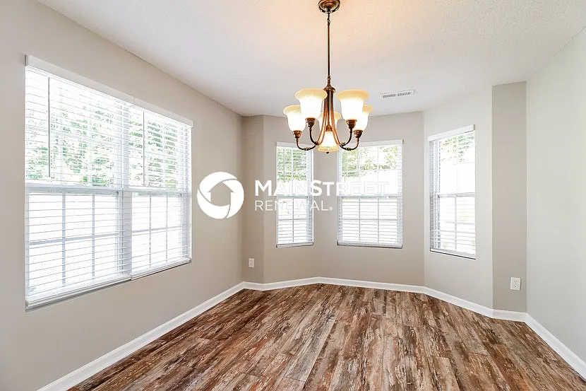 3055 Canterbury Park Dr — Photo 2