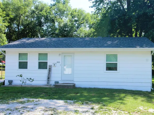 305 S 7th St, Elsberry, MO 63343