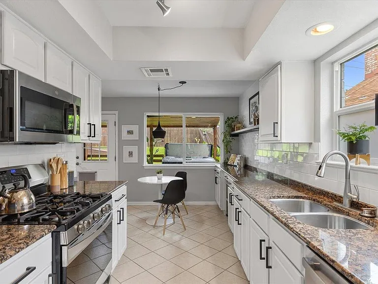 208 Skyloop Dr — Photo 11