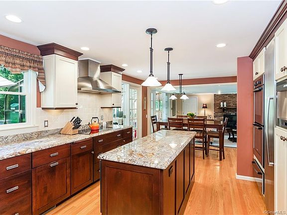 3rd image of 225 Currier Dr