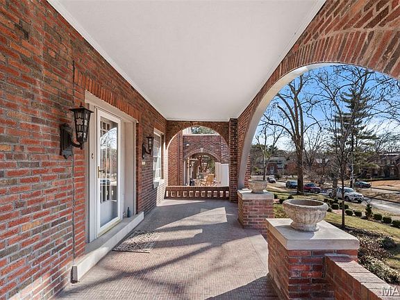 3rd image of 7721 Country Club Ct