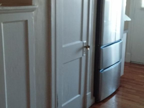 5th image of 822 Leland Ave APT 2S