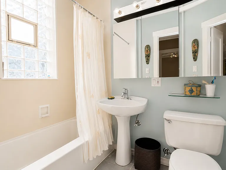 751 W Brompton Ave #2E — Photo 11