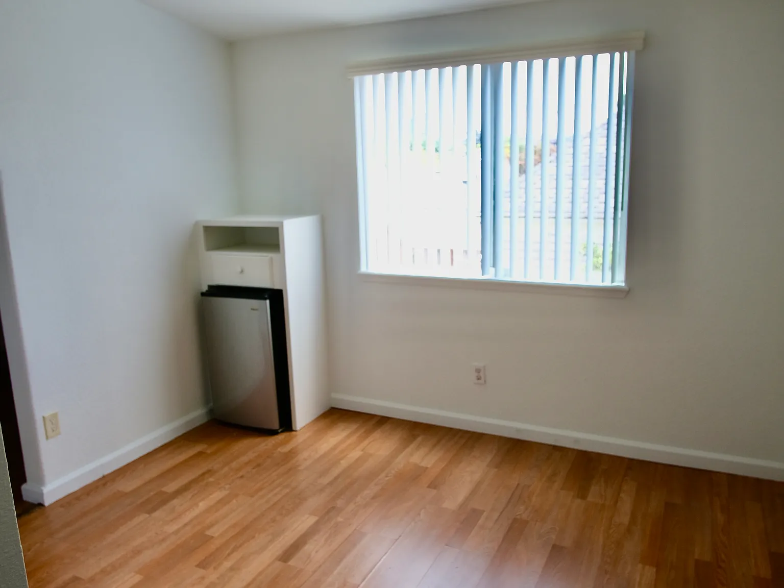 5 bed, 1780 sqft, $1,000 — Photo 2