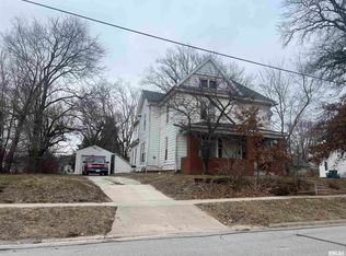 332 W Calhoun St, Macomb, IL 61455