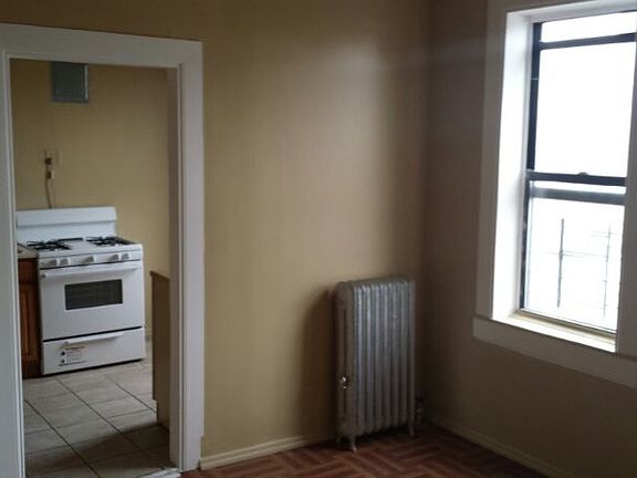 3rd image of 3212 Cruger Ave APT 1B