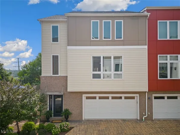 2340 City View Dr, Cleveland, OH 44113