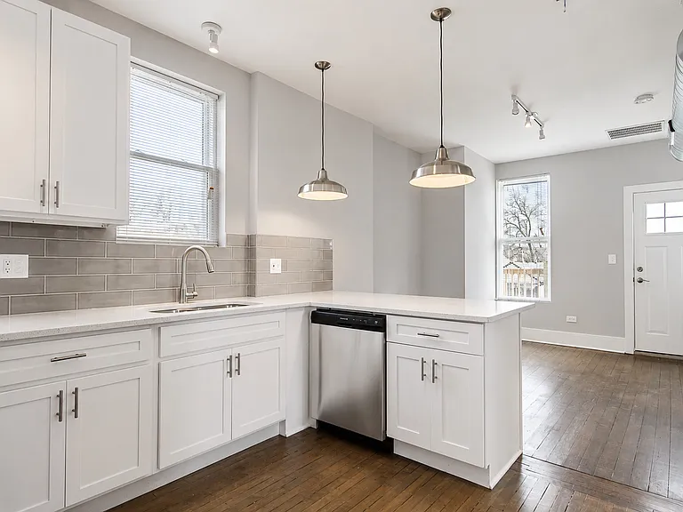 2117 W 18th St #3R — Photo 3